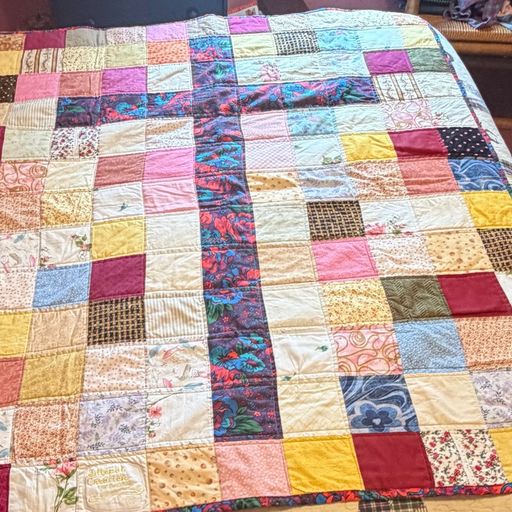 Handmade cross patchwork quilt - Picture 5 of 8